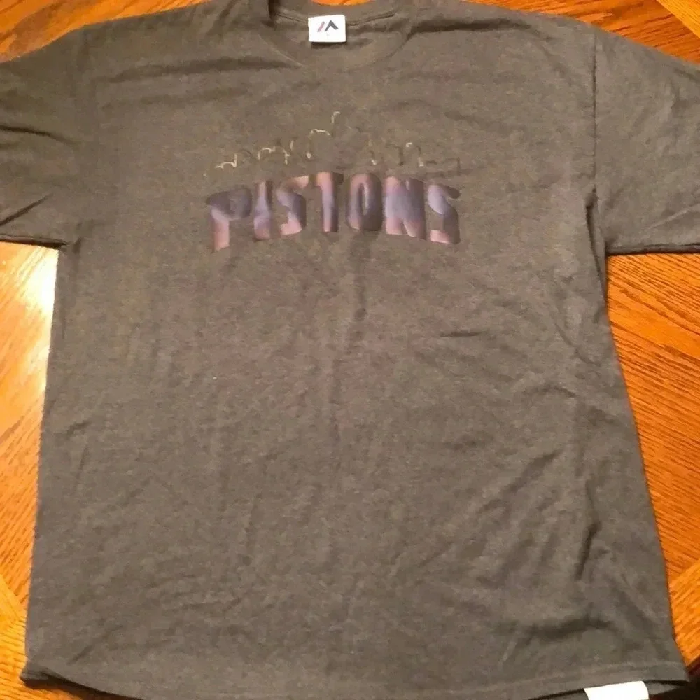 Detroit Pistons tee shirt
